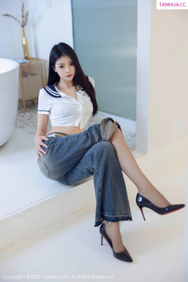 可乐Vicky  [XiuRen]高清写真图 2023.07.05 No.7027 可乐Vicky 黑丝美腿第16张图片